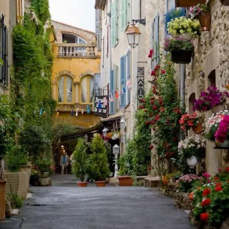 Entire Townhouse In The Heart Of The Village Valbonne Exterior foto