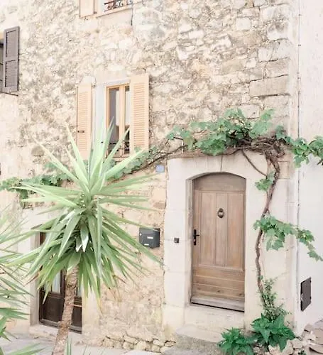 Entire Townhouse In The Heart Of The Village