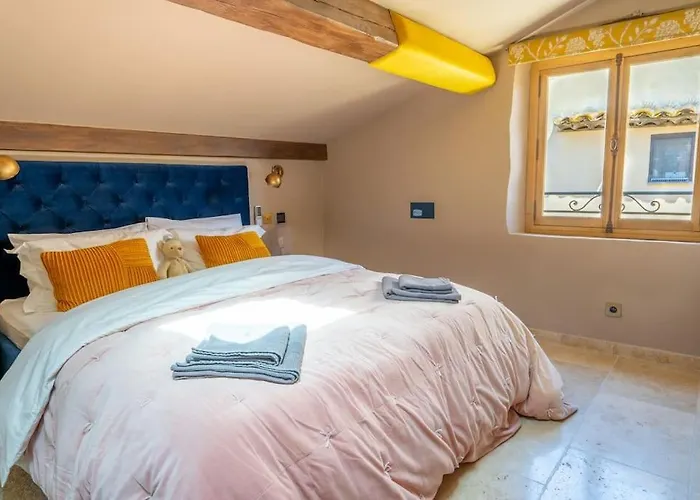Entire Townhouse In The Heart Of The Village