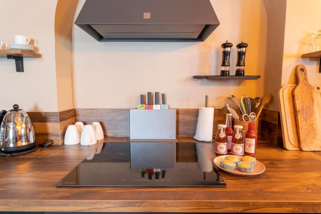 Entire Townhouse In The Heart Of The Village Ferienhaus