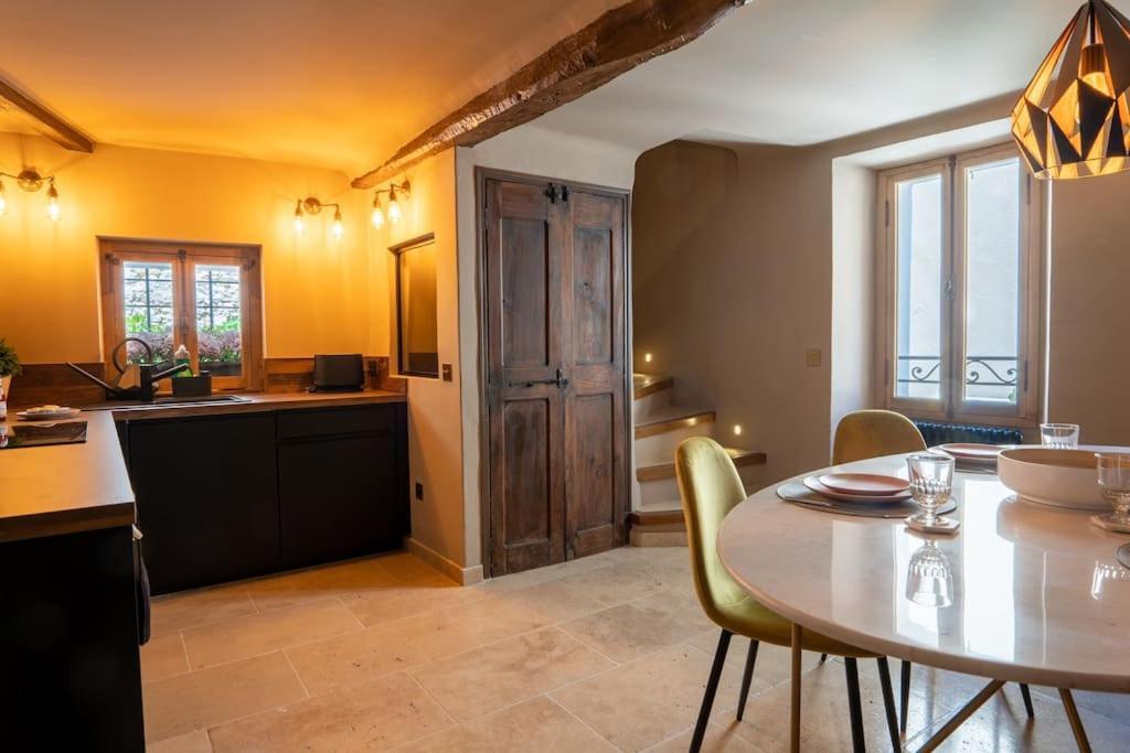Entire Townhouse In The Heart Of The Village *